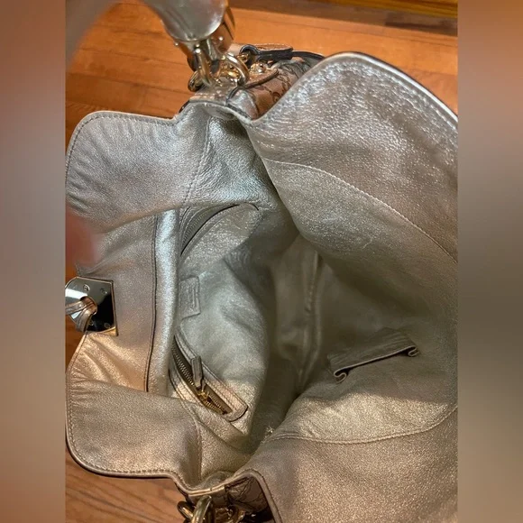 Gucci GG Signature Indy Large - Picture 12 of 16